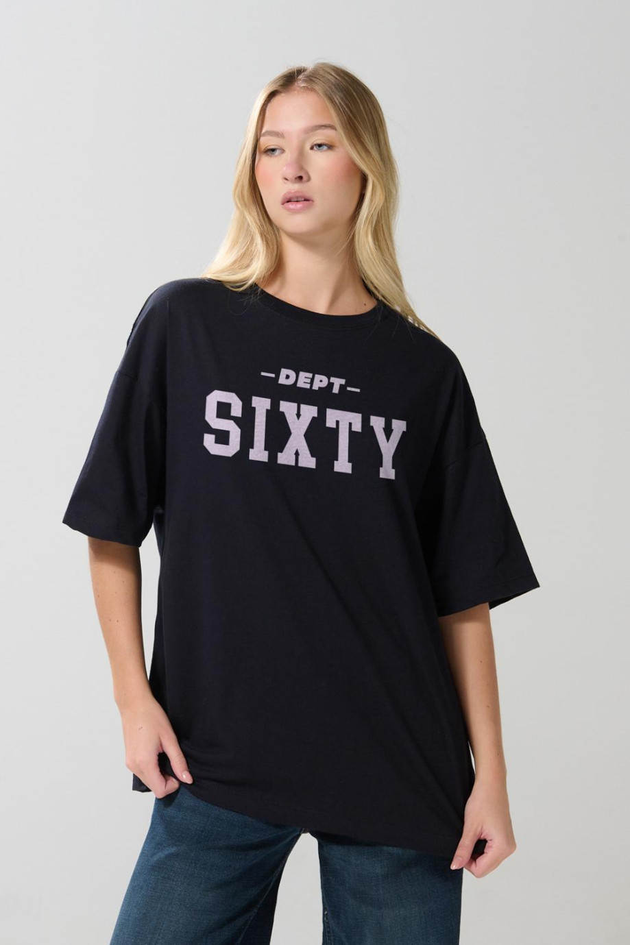 Camiseta oversize cuello redondo unicolor con texto college