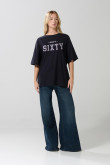 Camiseta oversize cuello redondo unicolor con texto college