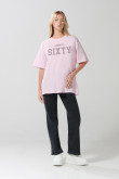 Camiseta oversize cuello redondo unicolor con texto college