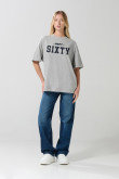 Camiseta oversize cuello redondo unicolor con texto college