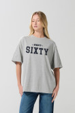 Camiseta oversize cuello redondo unicolor con texto college