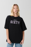 Camiseta oversize cuello redondo unicolor con texto college