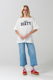 Camiseta oversize cuello redondo unicolor con texto college