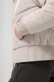 Chaqueta acolchada unicolor con cremallera y cuello alto