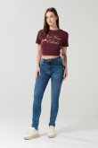Jean push up tiro alto azul claro con realce y desgastes