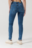 Jean push up tiro alto azul claro con realce y desgastes