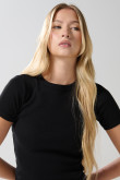 Camiseta unicolor con cuello redondo y texturas de canal