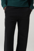 Pantalón unicolor jogger con bolsillos y bota recta