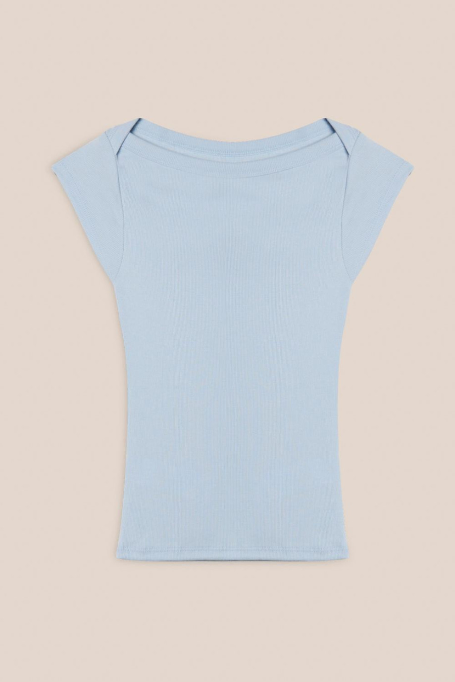 Camiseta ajustada cuello bandeja unicolor y manga corta