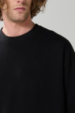 Buzo cuello redondo unicolor oversize con manga larga