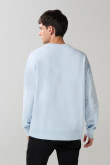 Buzo cuello redondo unicolor oversize con manga larga