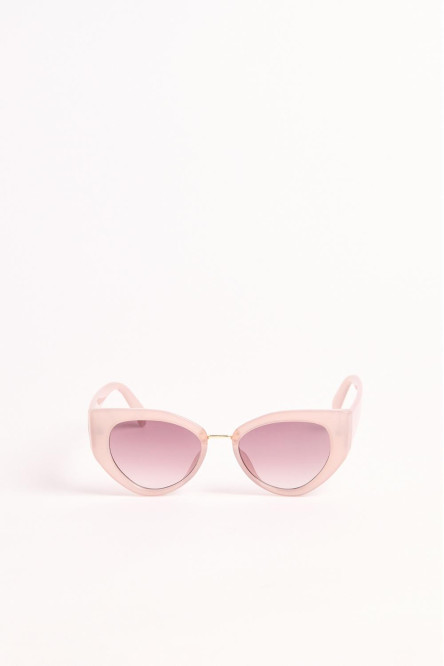 gafas de sol de marco cat eye, negras y kaki.