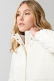 Chaqueta unicolor acolchada con cuello alto y capota