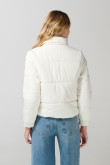 Chaqueta unicolor acolchada con cuello alto y capota