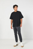 Pantalón jogger unicolor con bolsillos de ribete laterales