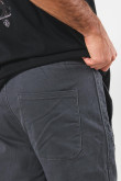 Pantalón jogger unicolor con bolsillos de ribete laterales