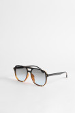 Gafas de sol negras tipo piloto con lentes en degradé