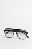 Gafas de sol negras tipo piloto con lentes en degradé