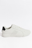 Tenis blancos casuales con contraste negro y perforaciones