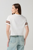 Camiseta crema clara crop top con estampado de Snoopy