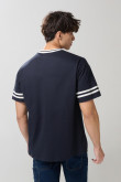 Camiseta oversize azul cuello V con diseño de Snoopy