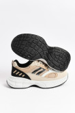 Tenis chunky deportivos en color gris y beige.