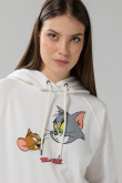 Buzo oversize de Tom y Jerry crema con capota y manga ranglan