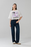 Camiseta crop top oversize crema con diseño de Mafalda