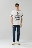 Camiseta crema cuello redondo oversize con arte de Mickey