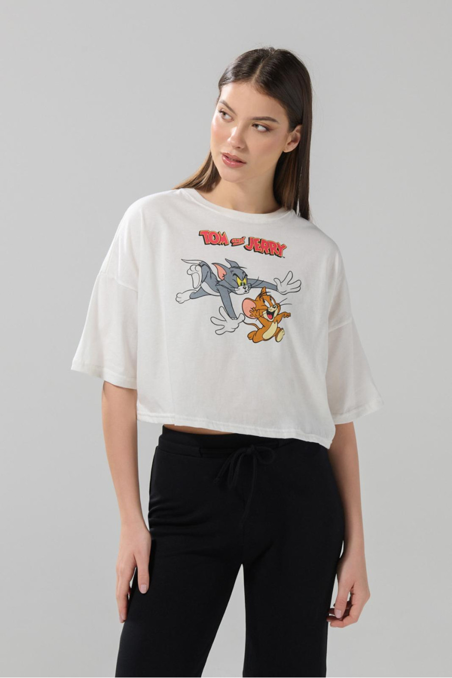 Camiseta oversize crop top crema de Tom y Jerry