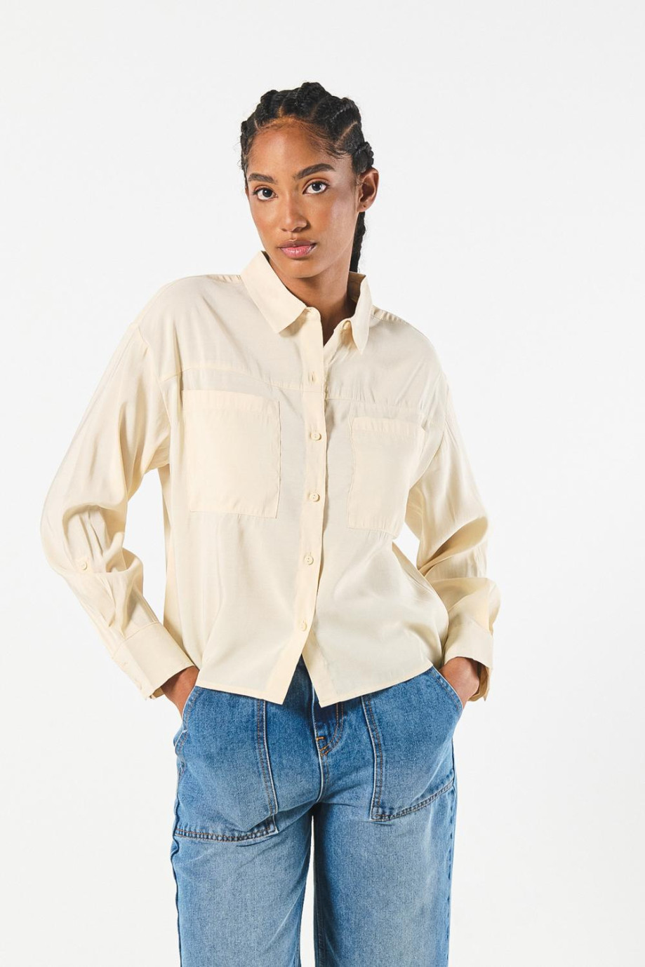 BLUSA  UNICOLOR CUELLO CAMISERO MANGA LARGA CON CHARRETERA