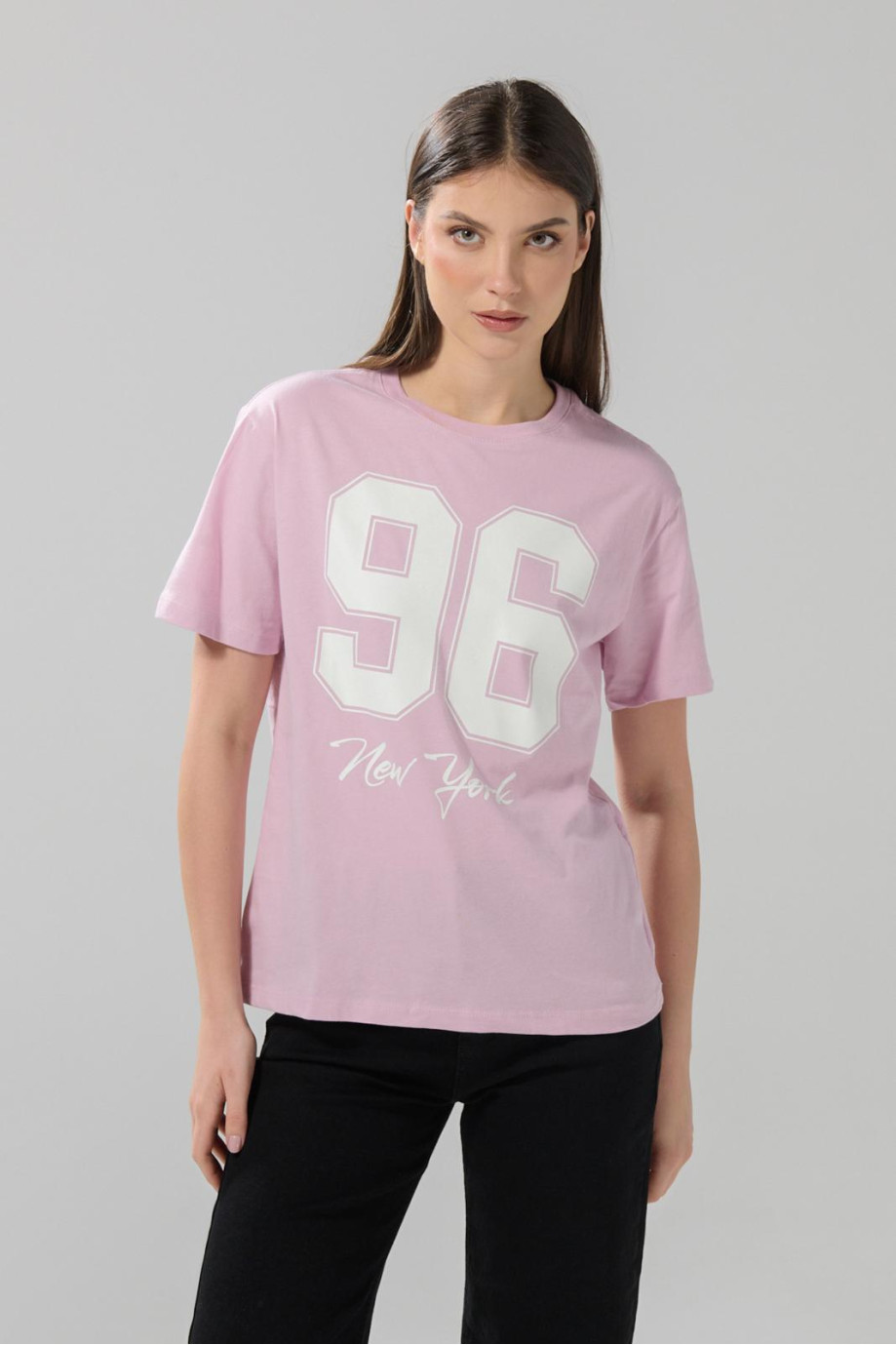 Camiseta para mujer manga corta, unicolor, hombro rodado, estampado en frente.