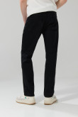 Jean straight leg bota recta negro con tiro bajo y bolsillos