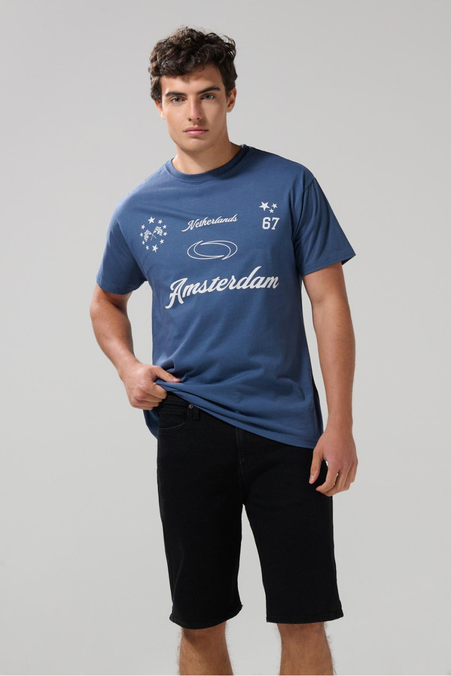 Bermuda slim negra de jean tiro bajo con bolsillos