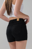 Short negro de jean con 5 bolsillos y tiro alto