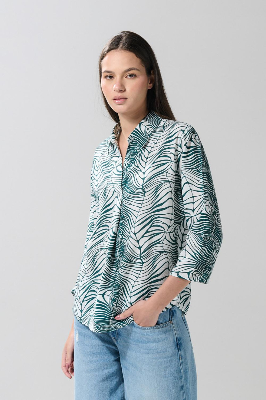 Blusa crop unicolor con prense delantero y manga 3/4