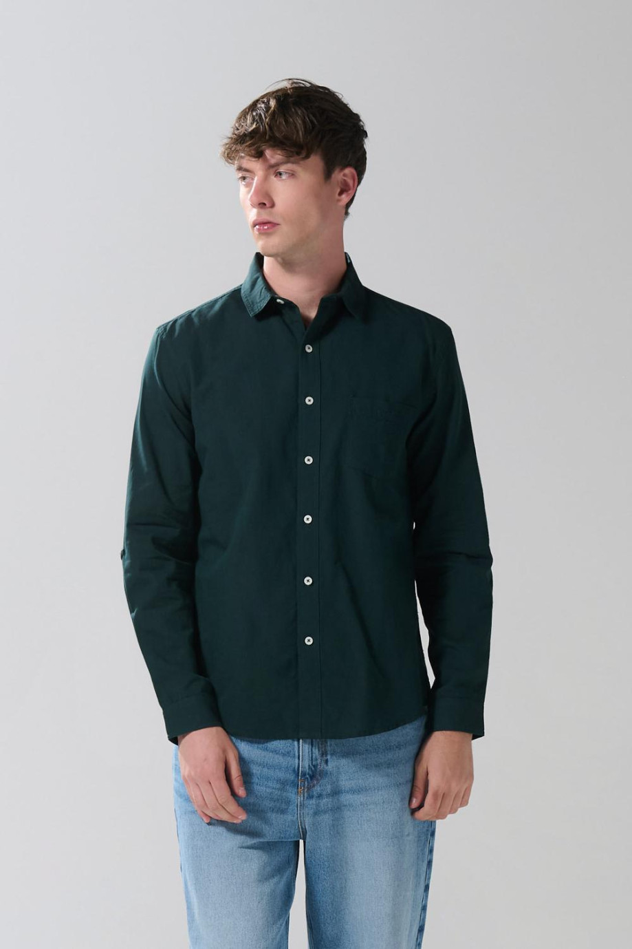 Camisa manga larga unicolor en algodón con bolsillo