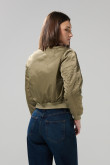 Chaqueta unicolor bomber con acolchado interno y bolsillos