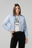 Chaqueta unicolor bomber con acolchado interno y bolsillos