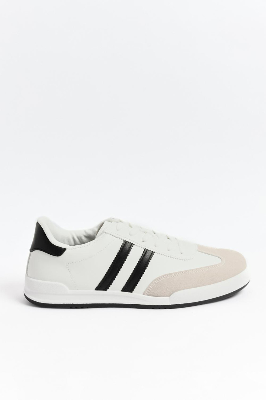 Tenis casuales unicolores con contrastes y cordones