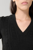 Suéter tejido manga corta negro con cuello V