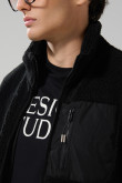 Chaqueta sherpa unicolor con bolsillos y cuello alto