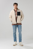 Chaqueta sherpa unicolor con bolsillos y cuello alto