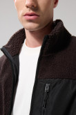 Chaqueta sherpa unicolor con bolsillos y cuello alto