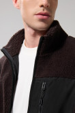 Chaqueta sherpa unicolor con bolsillos y cuello alto
