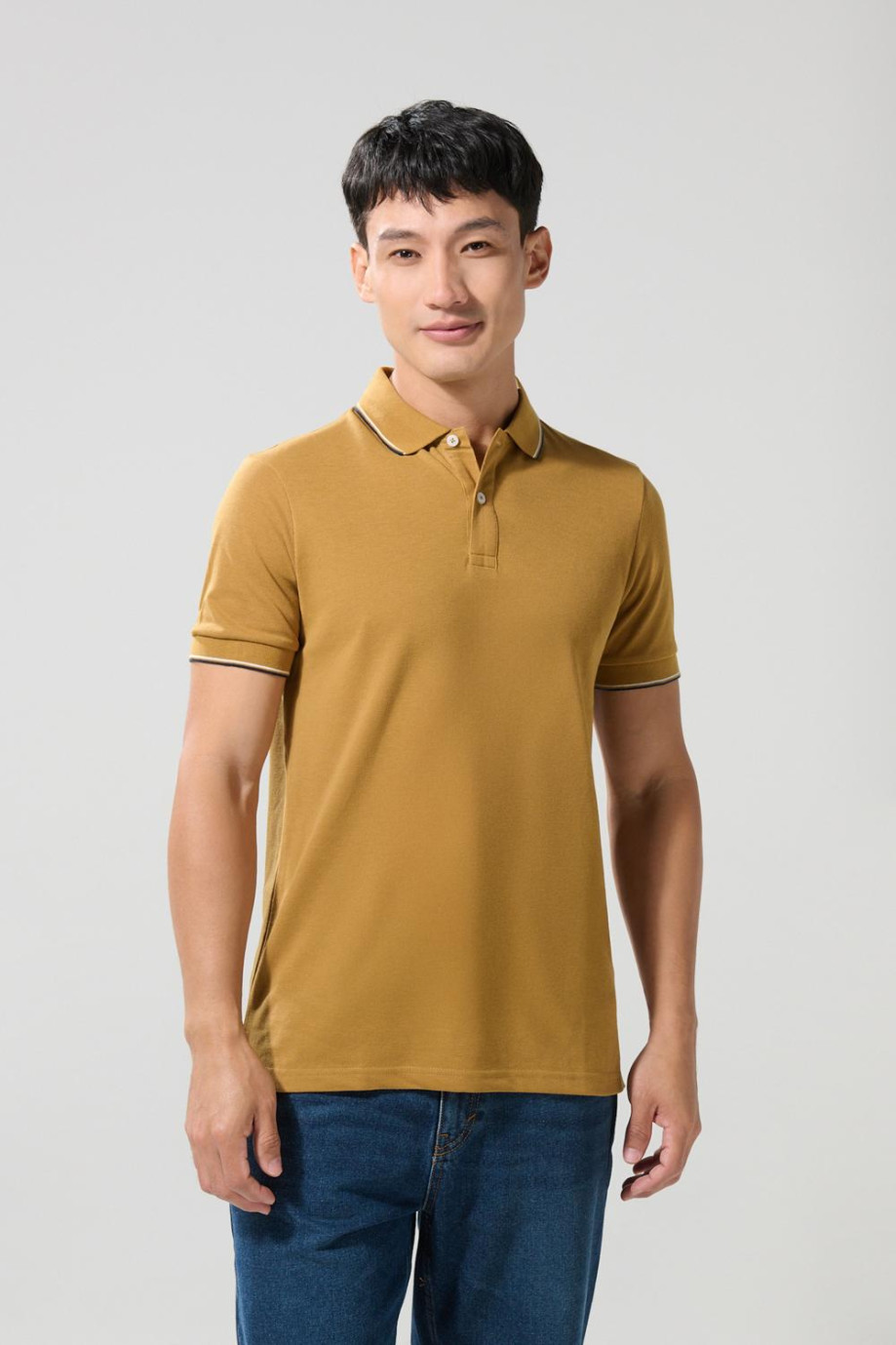 Camiseta unicolor polo con manga corta y doble botón