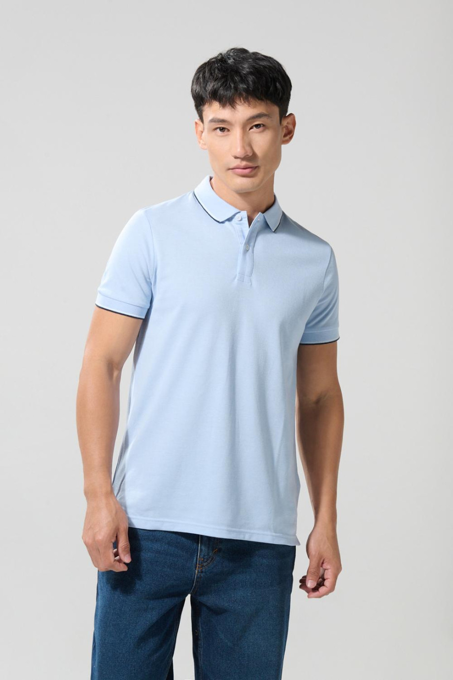 Camiseta unicolor polo con manga corta y doble botón