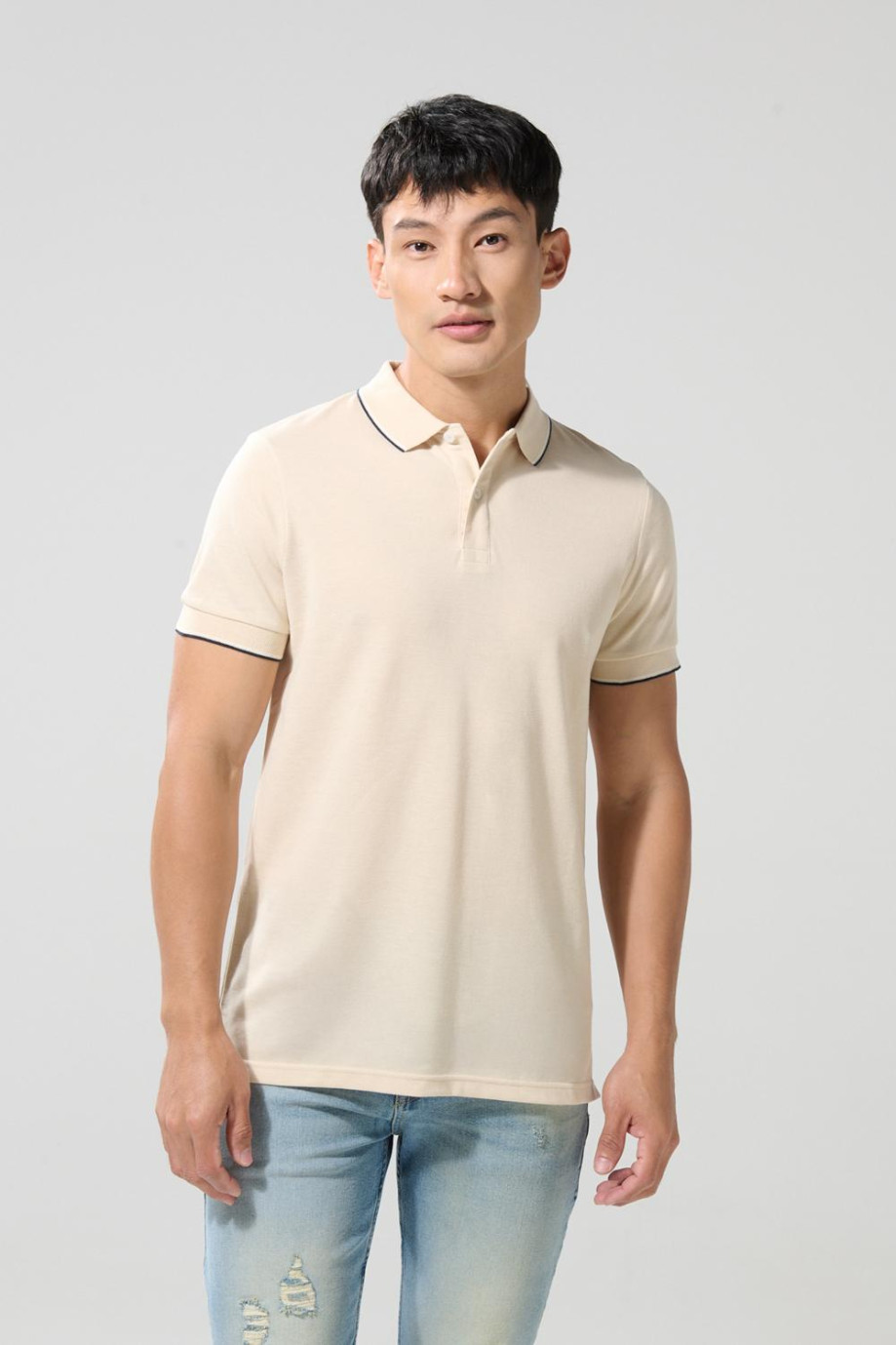 Camiseta unicolor polo con manga corta y doble botón