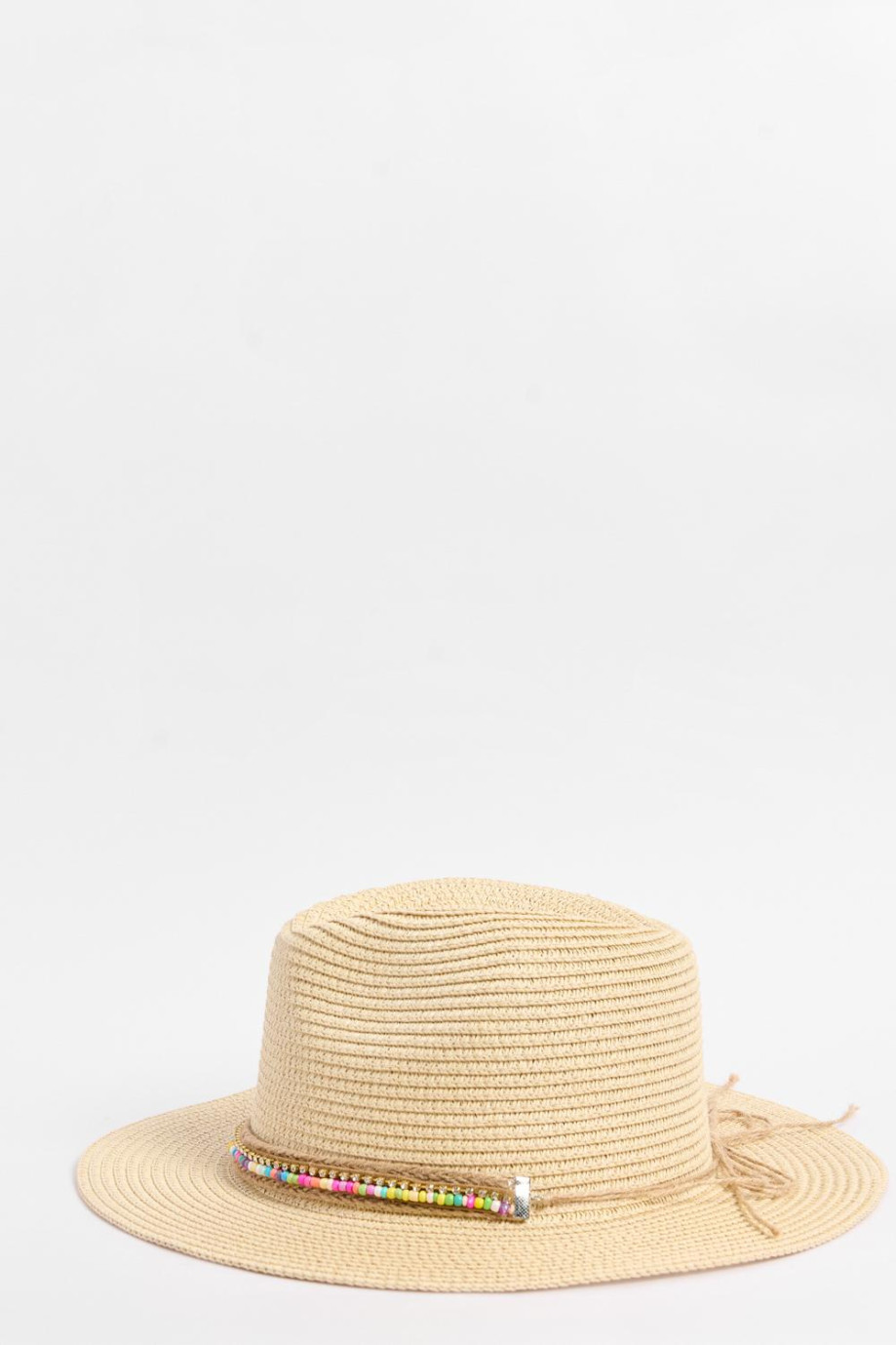 Sombrero fedora crema claro con chaquiras decorativas