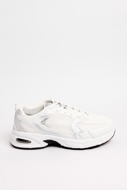 Tenis deportivos blancos de plataforma con malla transpirable